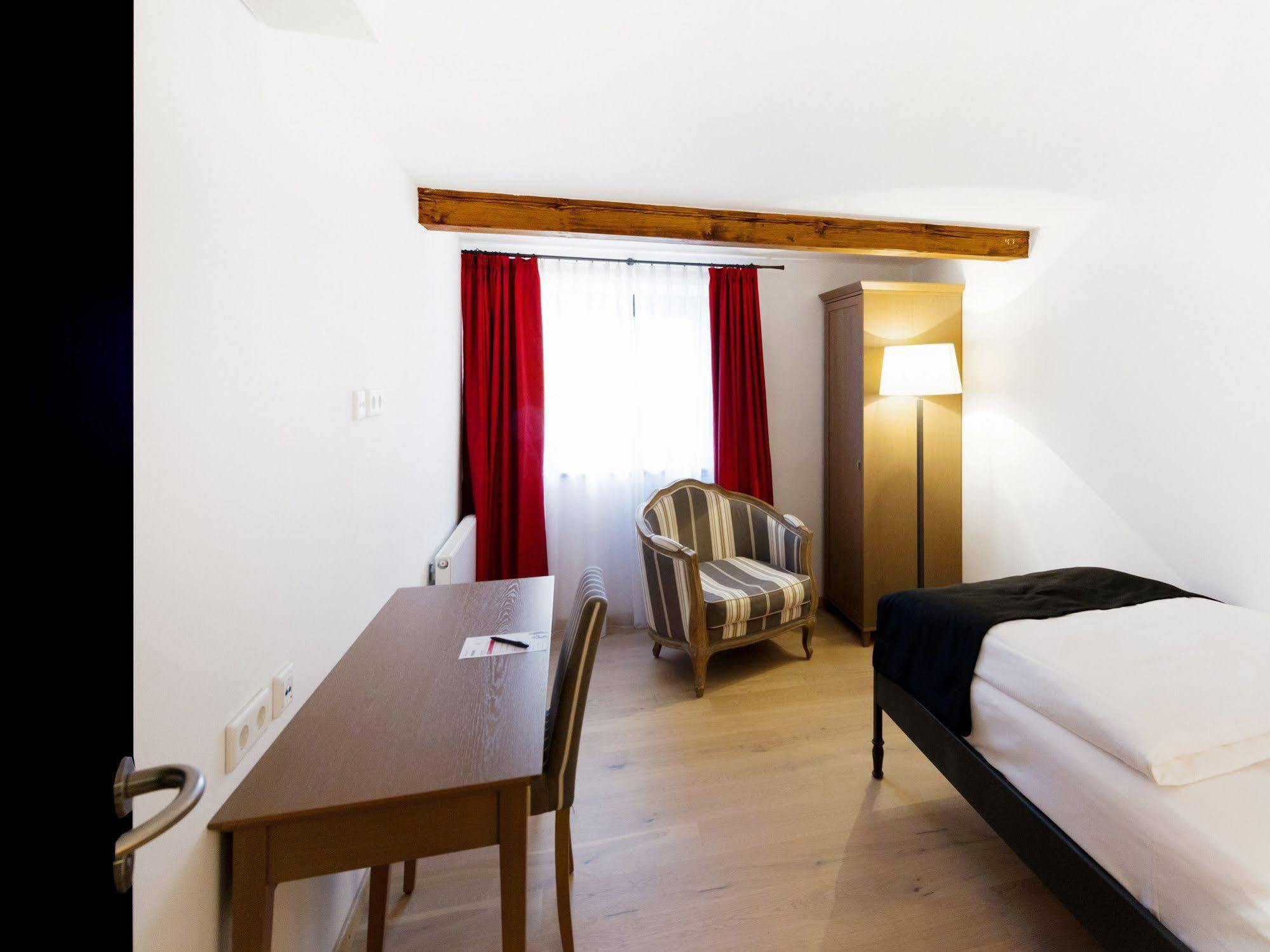 Dormero Hotel เคลไฮม์ ภายนอก รูปภาพ